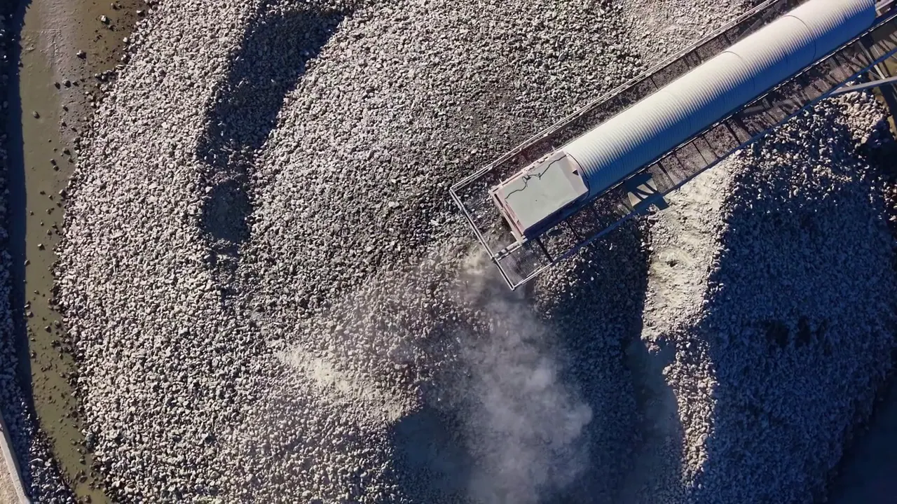 A conveyor discharging onto a stockpile, seen from directly above.